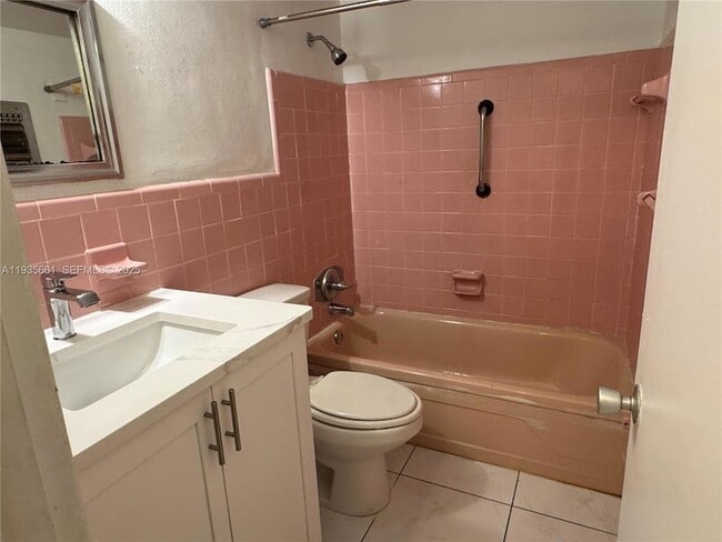 Photo - 2020 NE 51st Ct Unidad 106