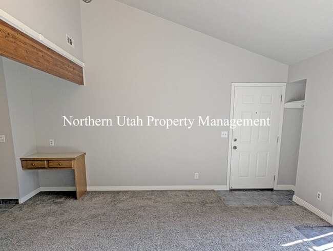 2 Bed 1 Bath with AC