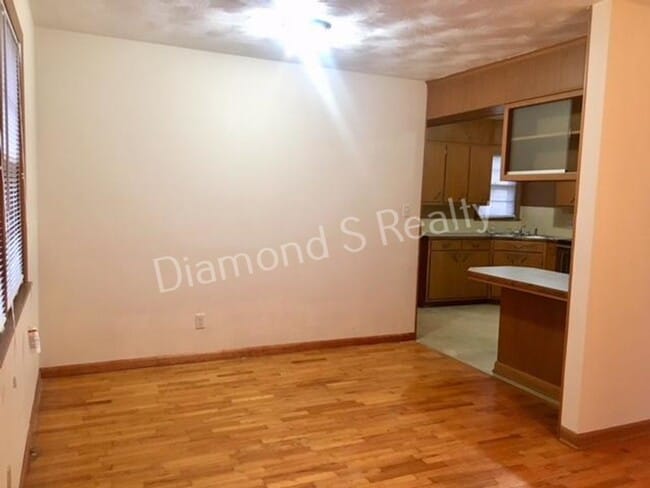 Photo - LOCATION! LOCATION! LOCATION!  South Springfield Duplex Available!