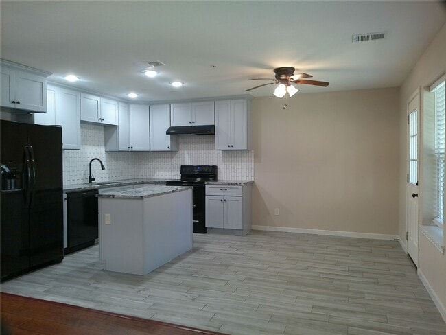 Building Photo - 22262 Adams St Unit 7 Rental
