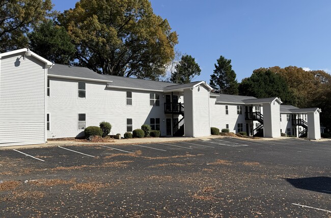 Photo - Gastonia Groves Apartment