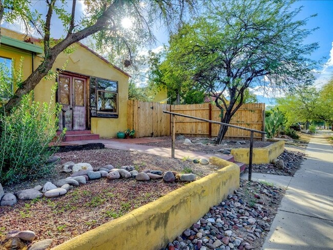 Building Photo - PRICE REDUCTION!!! ALL UTILITIES INCLUDED!!