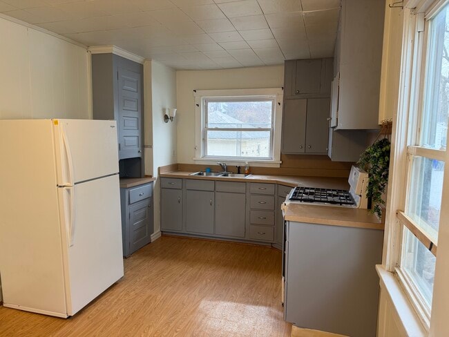 Building Photo - 108 S Warner St Unit A