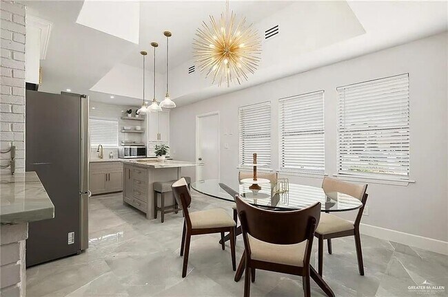 Photo - 21 Xanthisma Ave