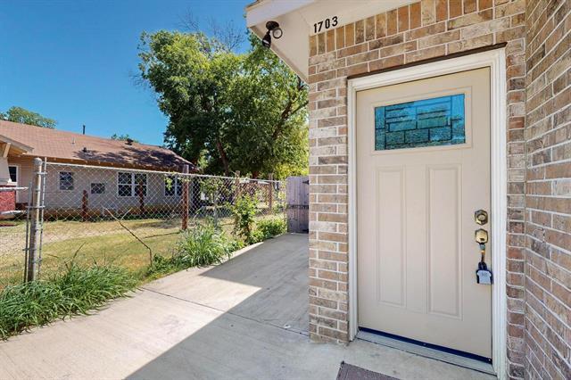Photo - 1703 Ash Crescent St
