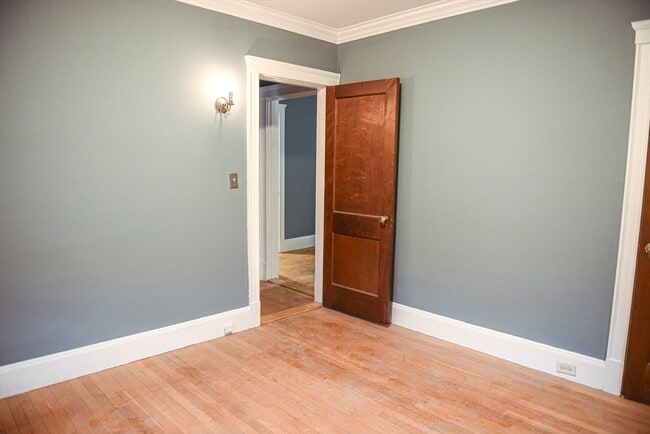98 1/2 Main St Unit E