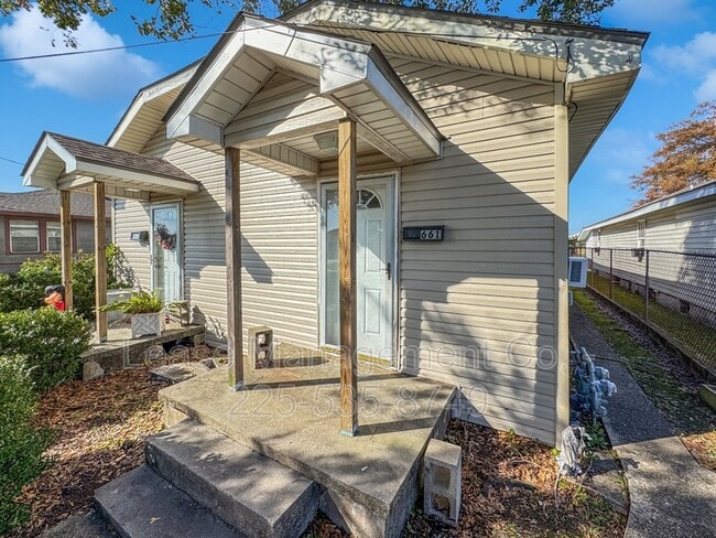 Building Photo - 661 Victory Dr