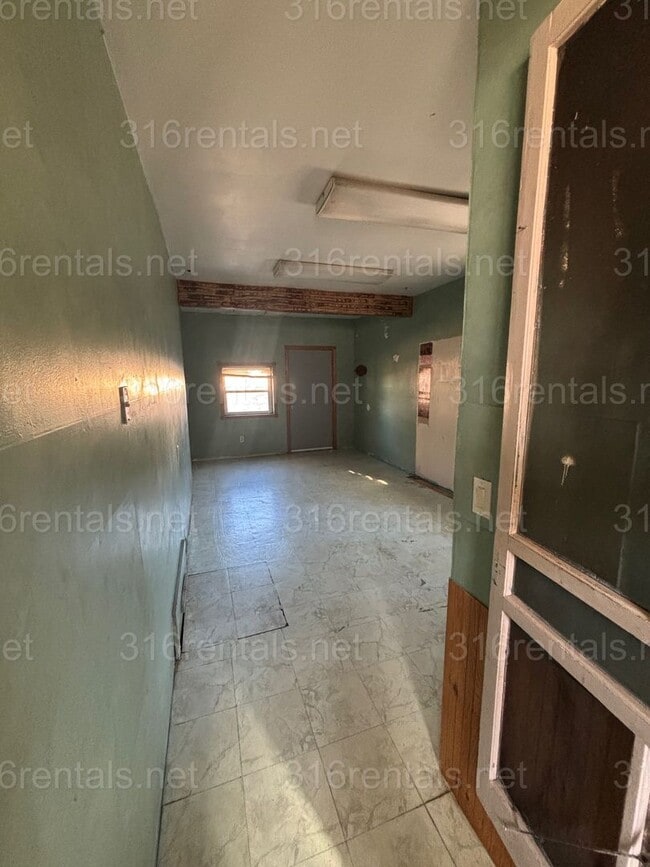 Photo - $1,100 - 3 bedroom 1 bathroom - Single Family Home