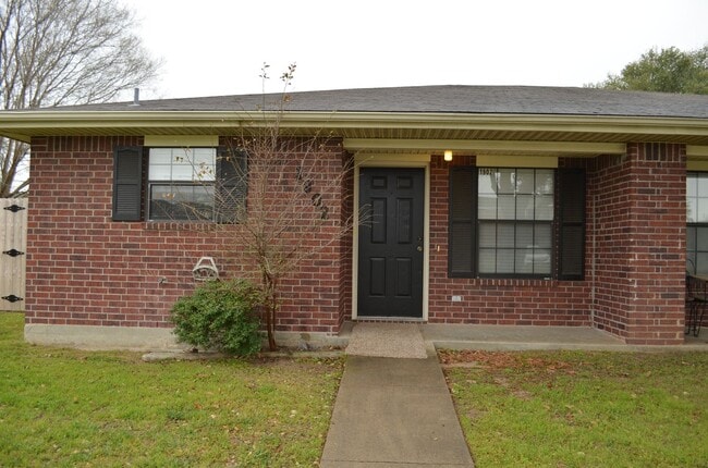 Photo - AUGUST PRE-LEASE Spacious & Affordable 3 B...