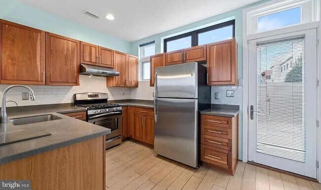 Photo - 928 Wallace St