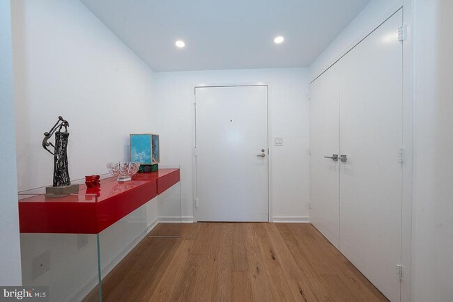 Building Photo - 202 W Rittenhouse Square Unit 1205