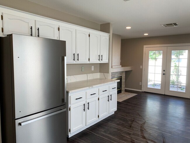 Photo - SHOWS LIKE A MODEL- IMMEDIATE MOVE-IN!!!