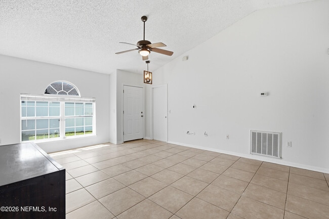 Photo - 8451 Oak Crossing Dr W