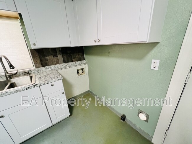 Photo - 1402 Phoenix Ave NW
