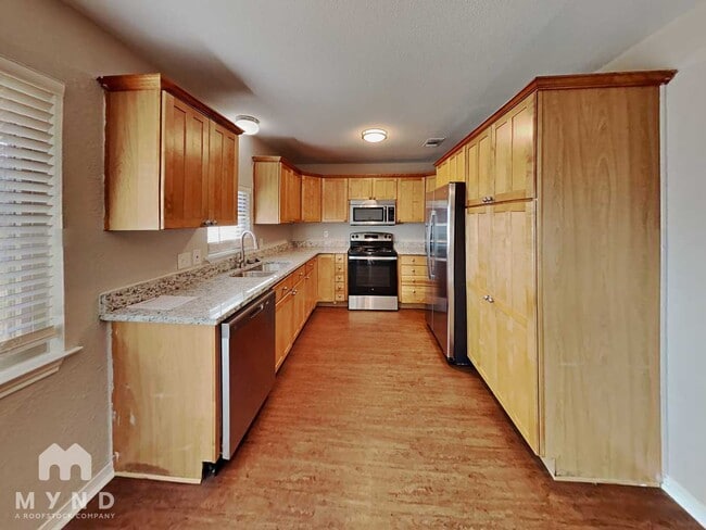 Photo - 461 NW Charlyne Dr