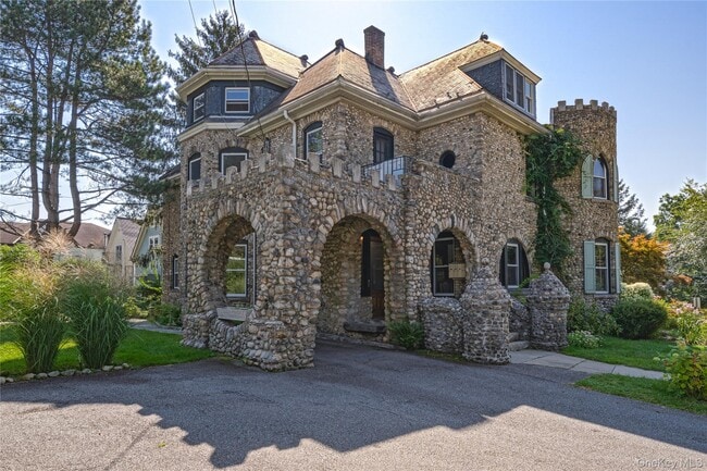 Building Photo - 16 Bedford Rd Unit 1 Rental