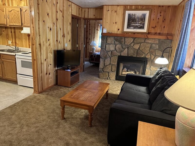 Photo - 237 E White Mountain Blvd