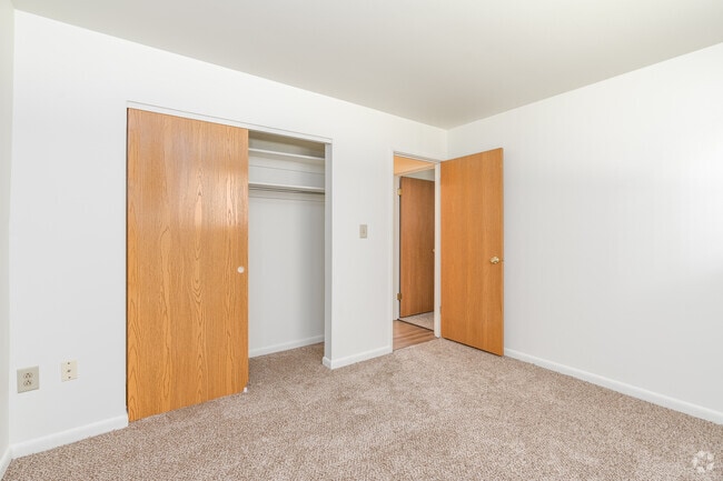 2BR, 1BA - 768SF - Bedroom