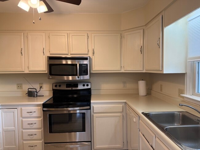 Cocina - 104 Meadow Park Ln Unidad c