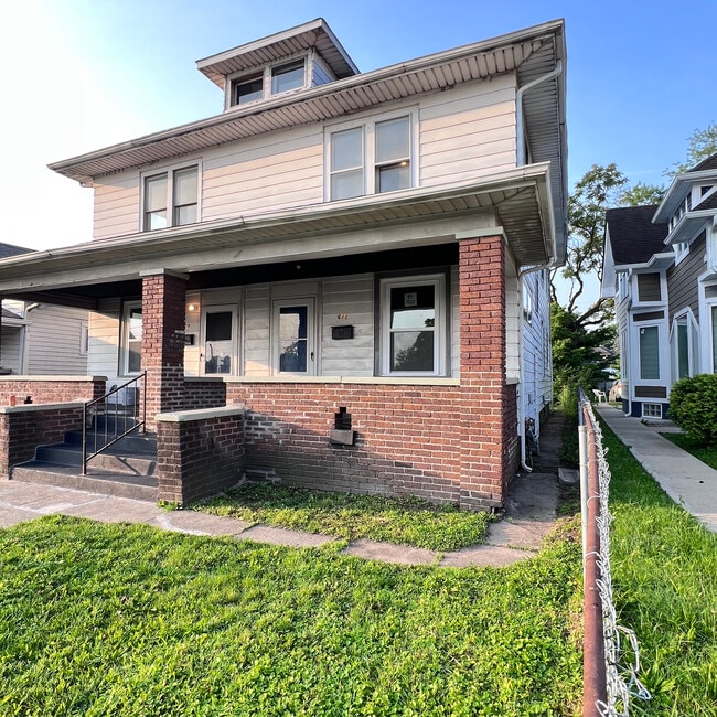 Photo - 611 W 30th St Townhome