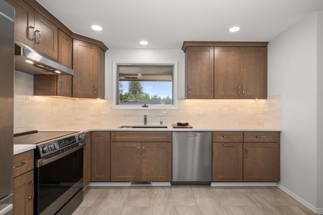 Building Photo - MUST SEE!! 5 Bedroom, 3 Bathroom Rancher i... Rental