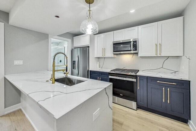 Photo - 2451 N Albany Ave Unit G