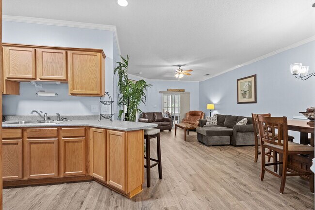 120 Lazy Willow Ln