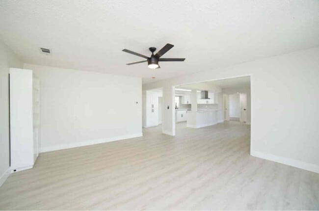 Photo - 841 N Fine Ave