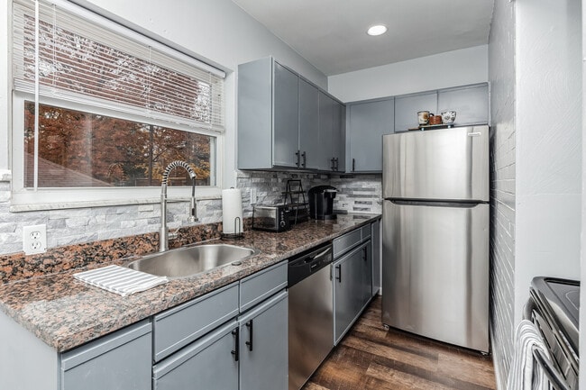 Photo - 729 Savannah Ave