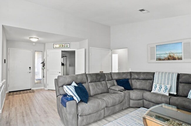 2039 Waterbury Dr