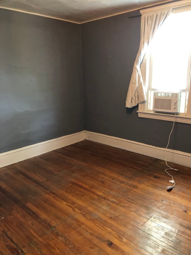 Bedroom - 1908 E 123rd St Unit 9#