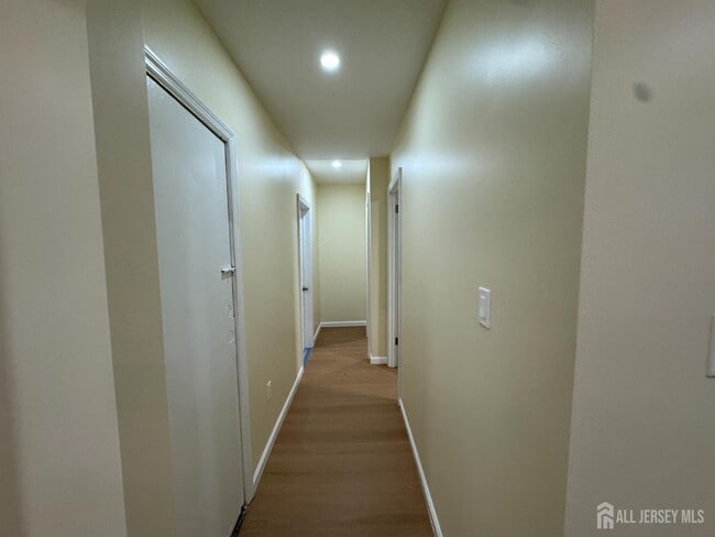 Photo - 166 Throop Ave