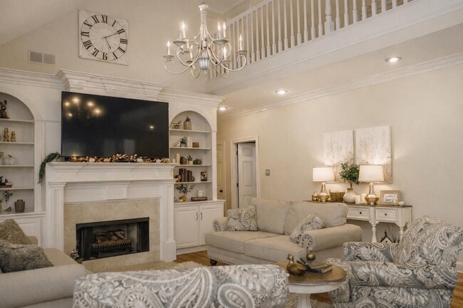 Photo - 565 Schaeffer Loop