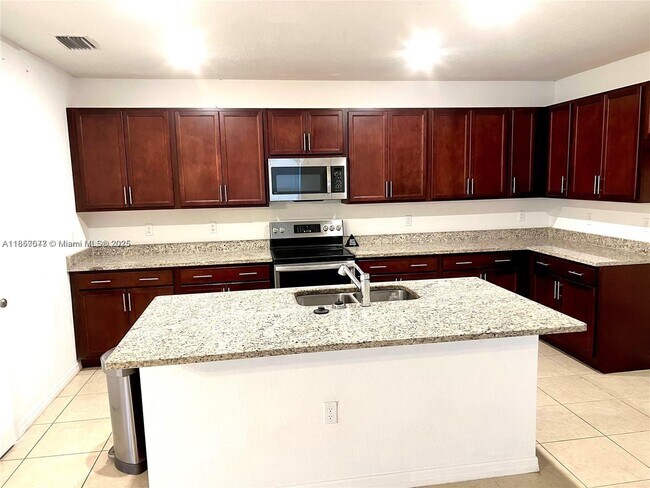 Photo - 982 SW Alcantarra Blvd