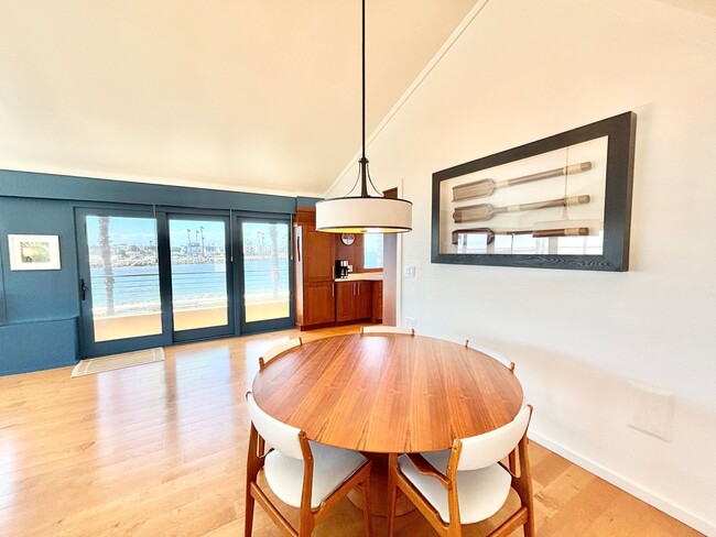 Photo - 2524O- Amazing Waterfront | FURNISHED