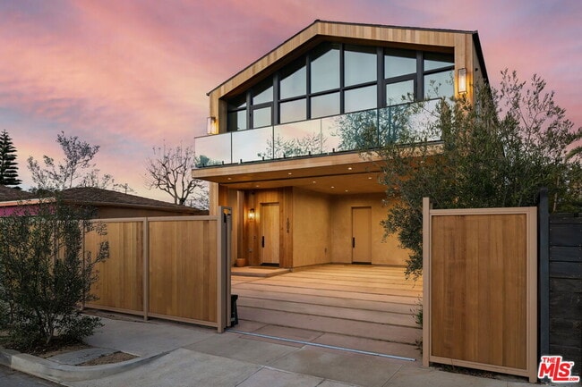 Building Photo - 1008 Oakwood Ave