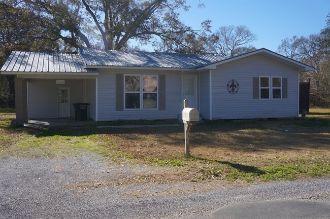 Building Photo - 2820 Pine St Rental