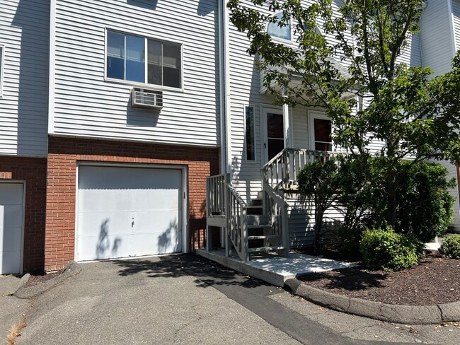Building Photo - 925 Oronoke Rd Unit 11E Rental
