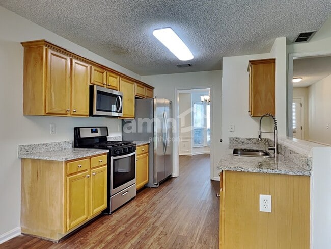 Photo - 582 Lullingstone Dr SE