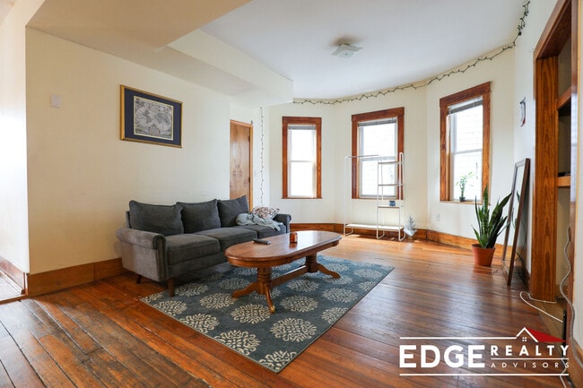 Photo - 346 Faneuil St Unidad 2