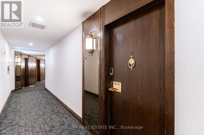 Photo - 55 Harbour Square Unit 1913