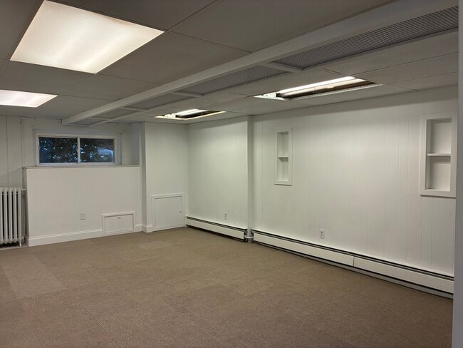 Building Photo - 2433 W Dakin St Unit B