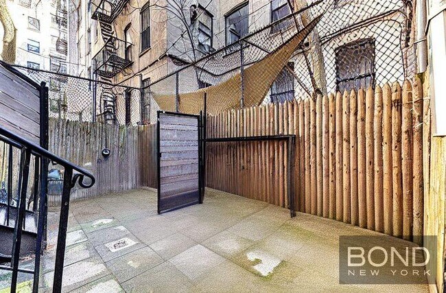 Photo - 610 E 9th St Apartment Unit 2R