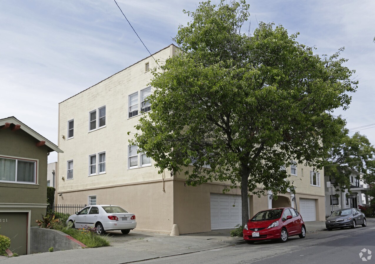 Photo - 4133 Webster St