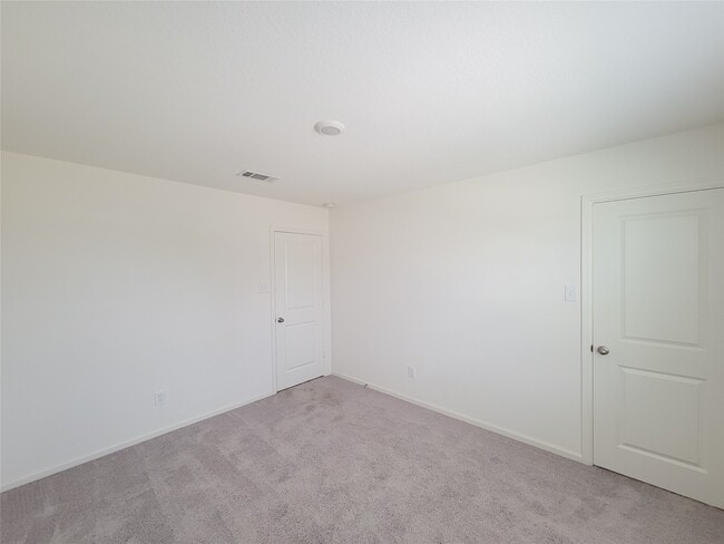 Building Photo - 688 Amesbury Rd
