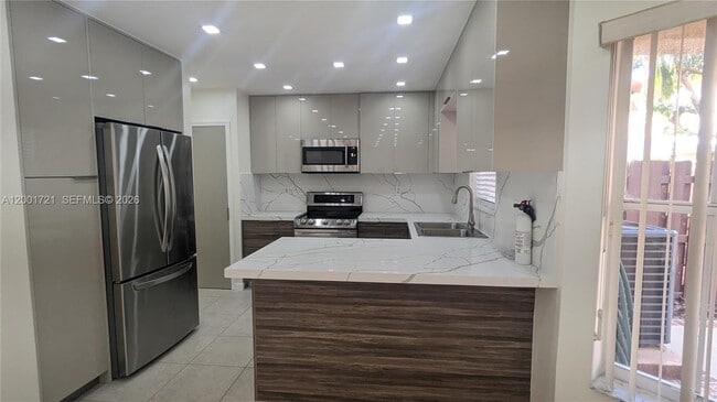 Photo - 213 E Forest Oak Cir