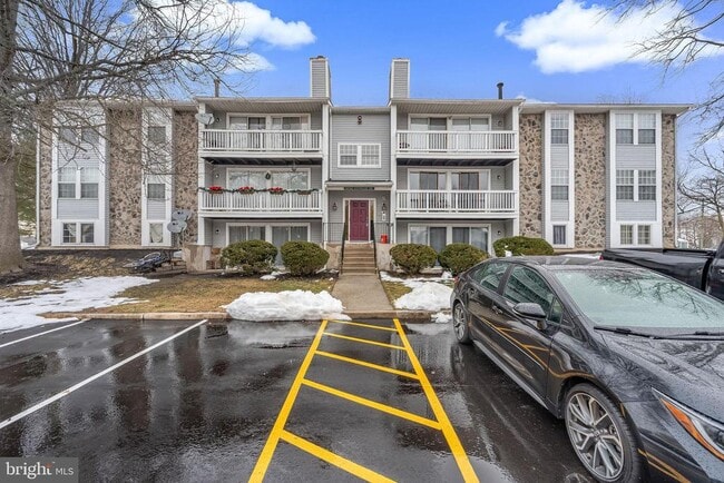 Building Photo - 151 Kenwood Dr