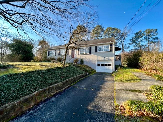 Photo - 924 Linden Hall Rd