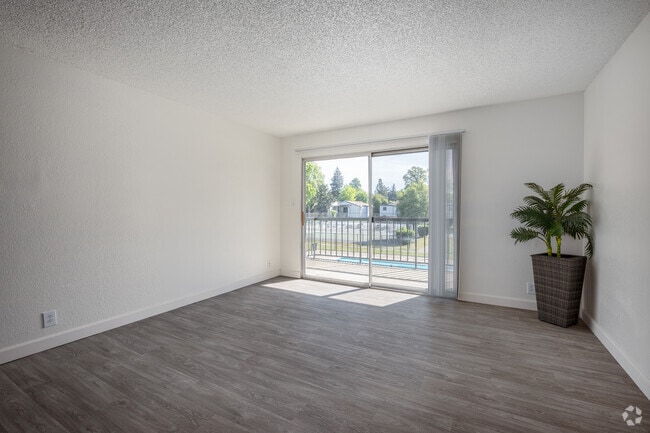 2BR, 1BA - 917SF - Living Room