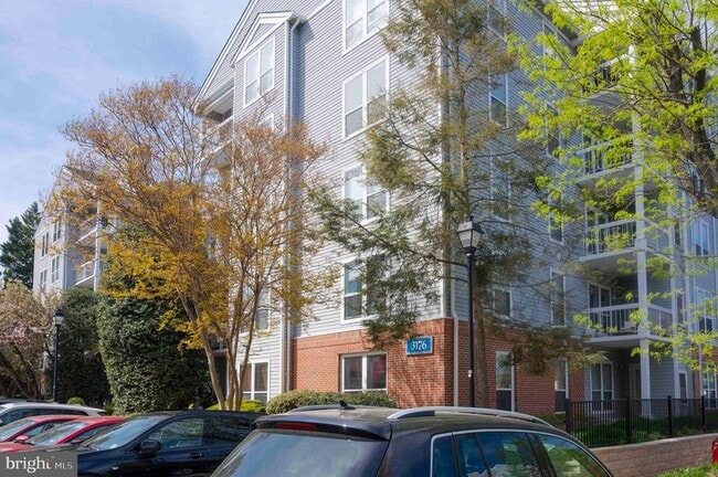 Building Photo - 3176 Summit Square Dr Unit 4-D3